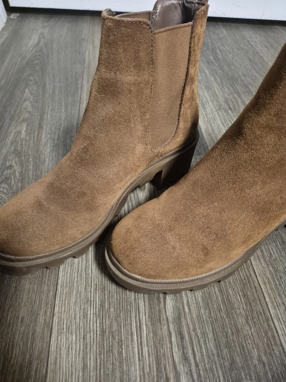 Steve Madden Amulet Brown Suede Removable Gold Chain Boots 9.5
